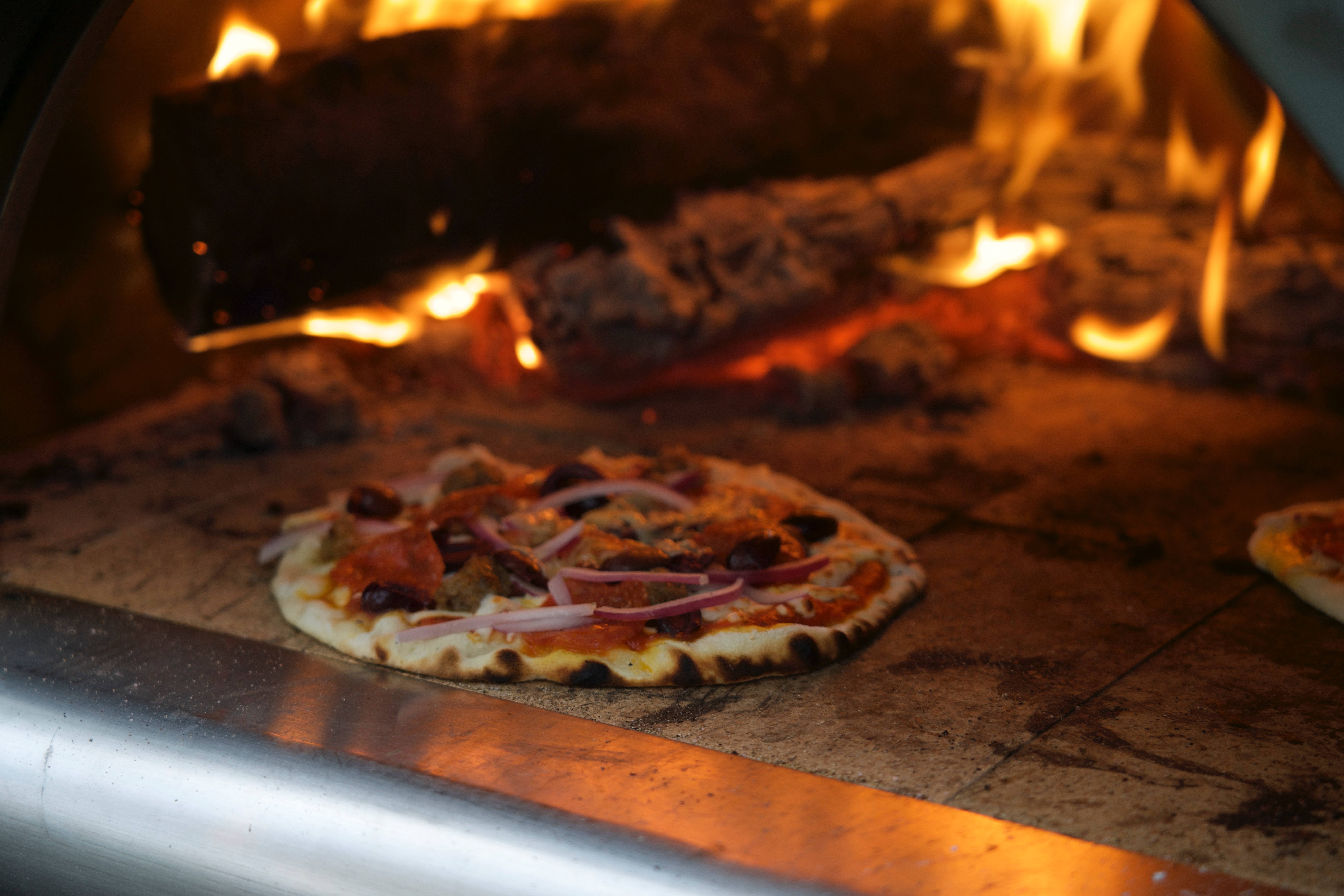 Your pizza is ready in 90 Seconds - buy it outside pizza oven- buitenpizzaovenkopen.nl